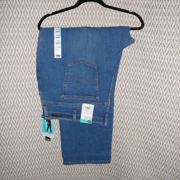 NWT Lee Relaxed Fit Straight Leg Denim Jeans Sits at Waist Fits Curves 24W 3X - Picture 5 of 9